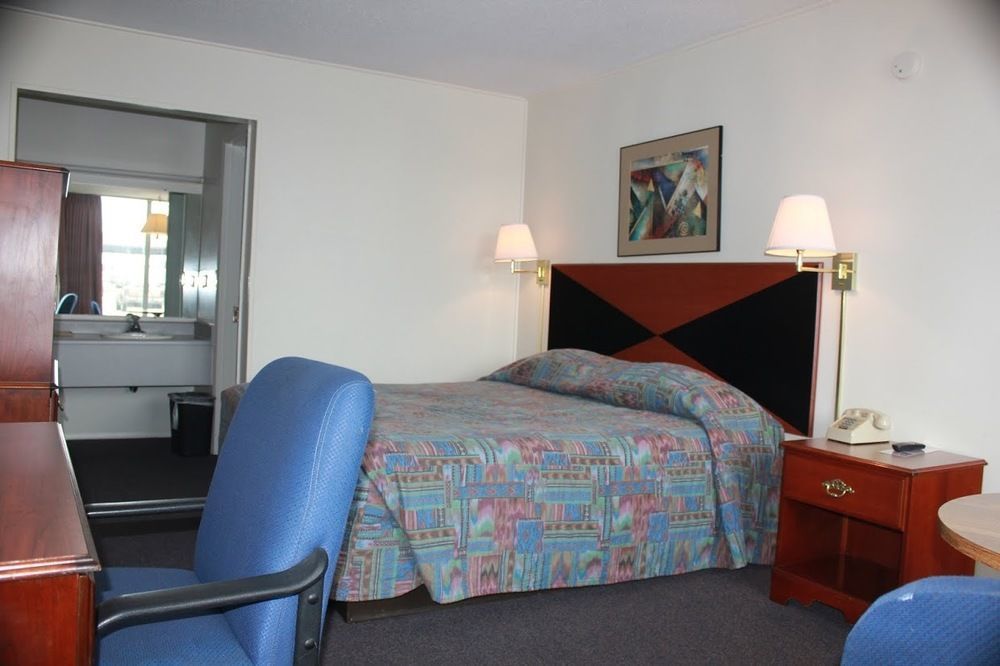 Red Carpet Inn - Louisville Habitación foto